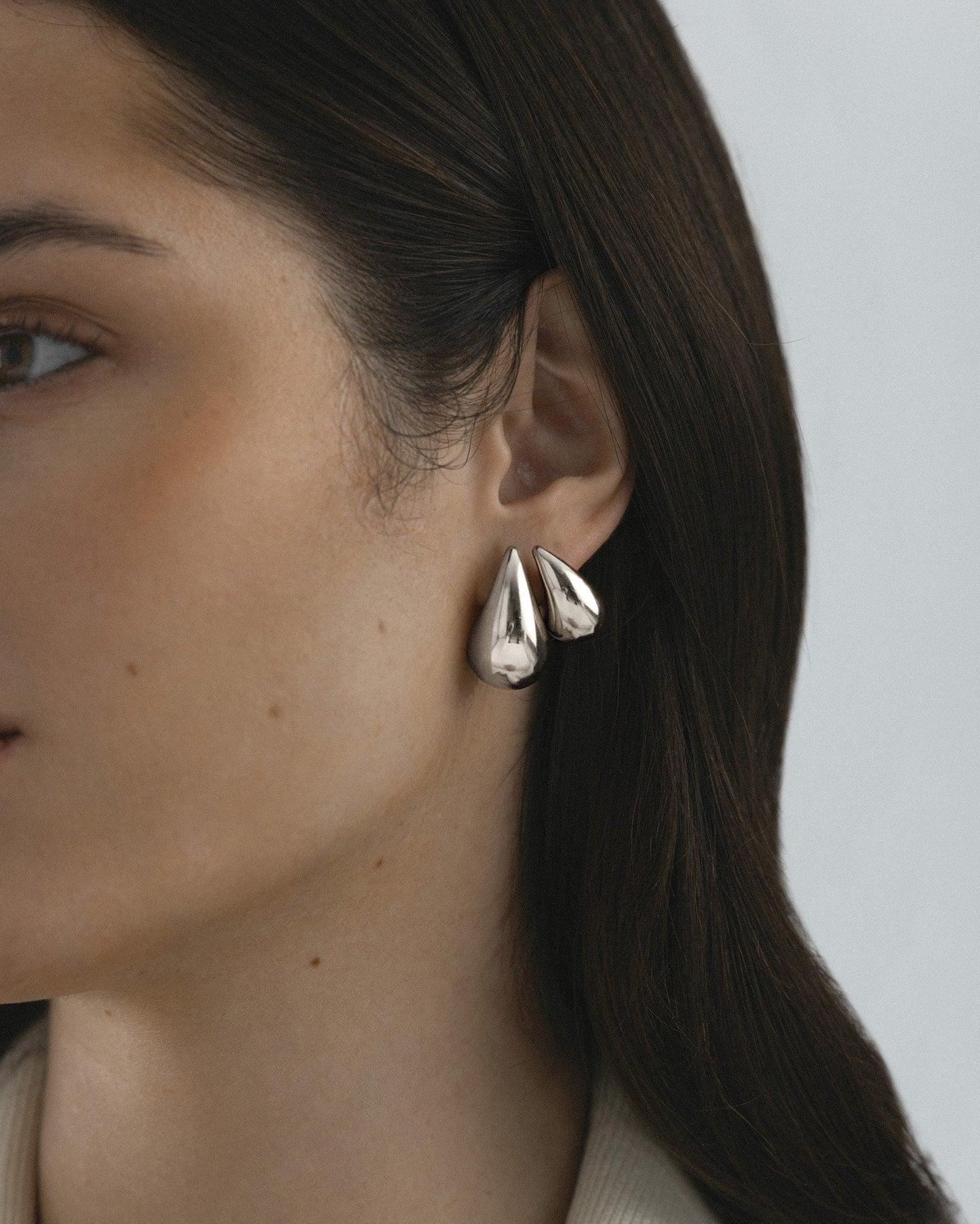Plain daring large earring