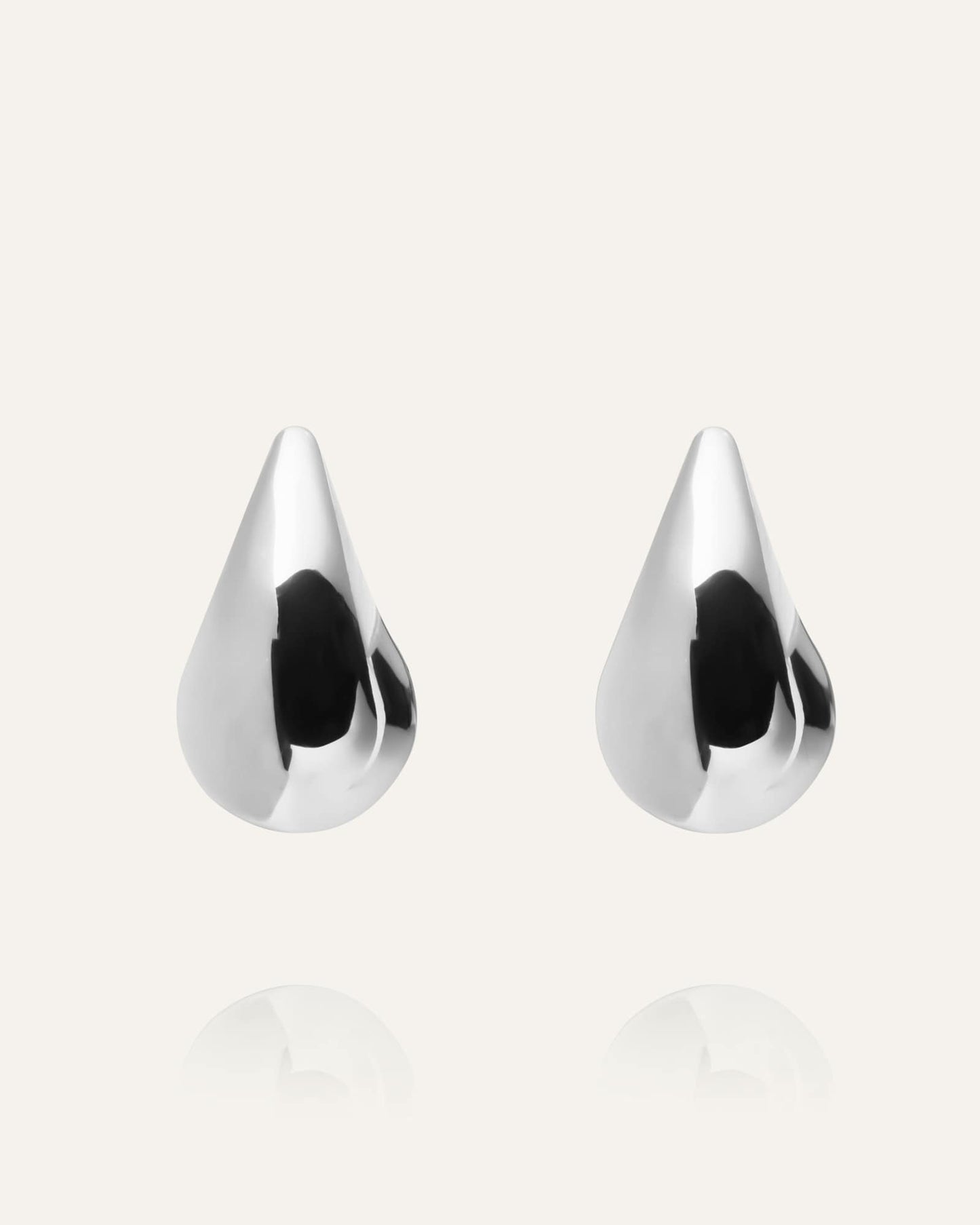 Plain daring large earring