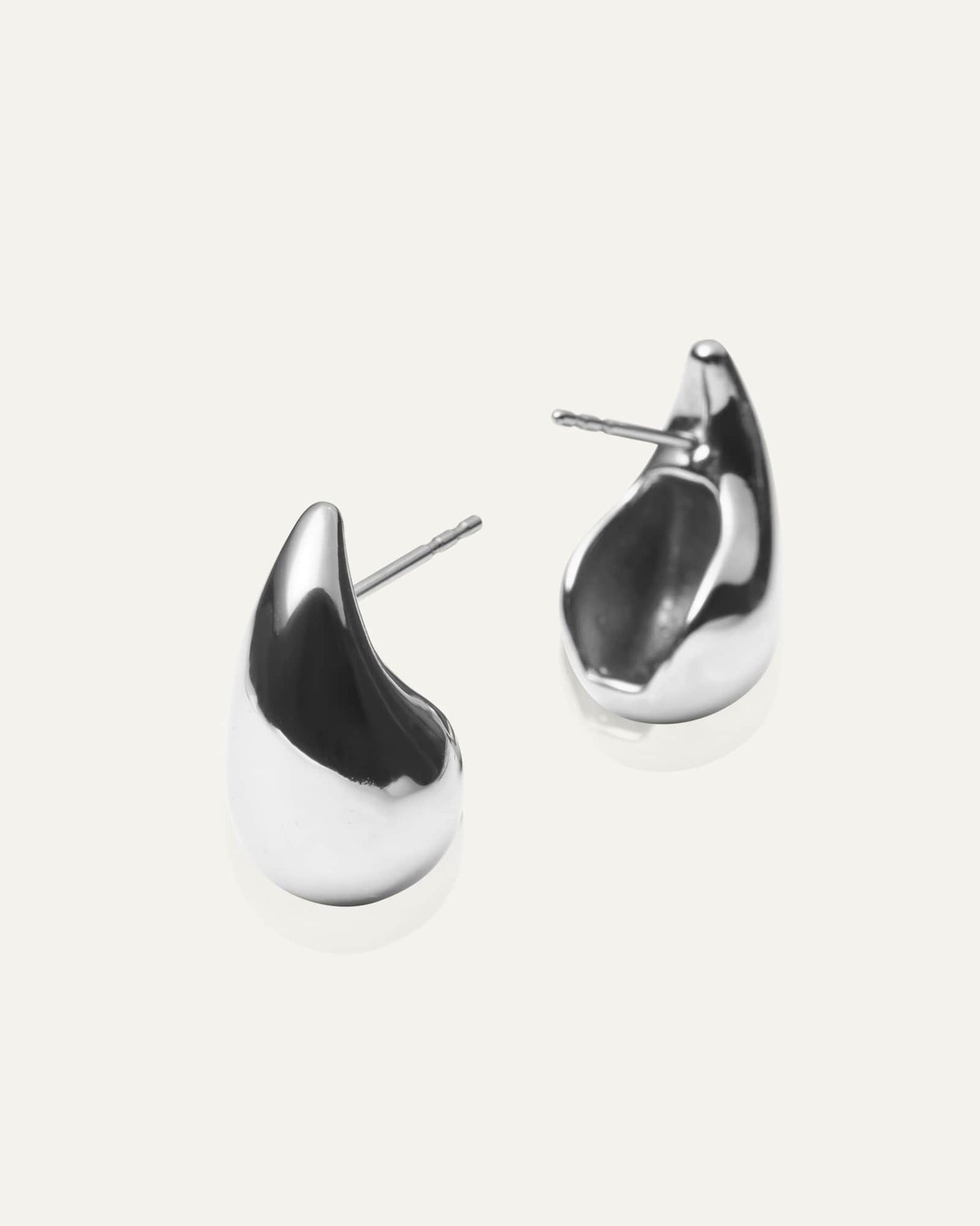 Plain daring large earring