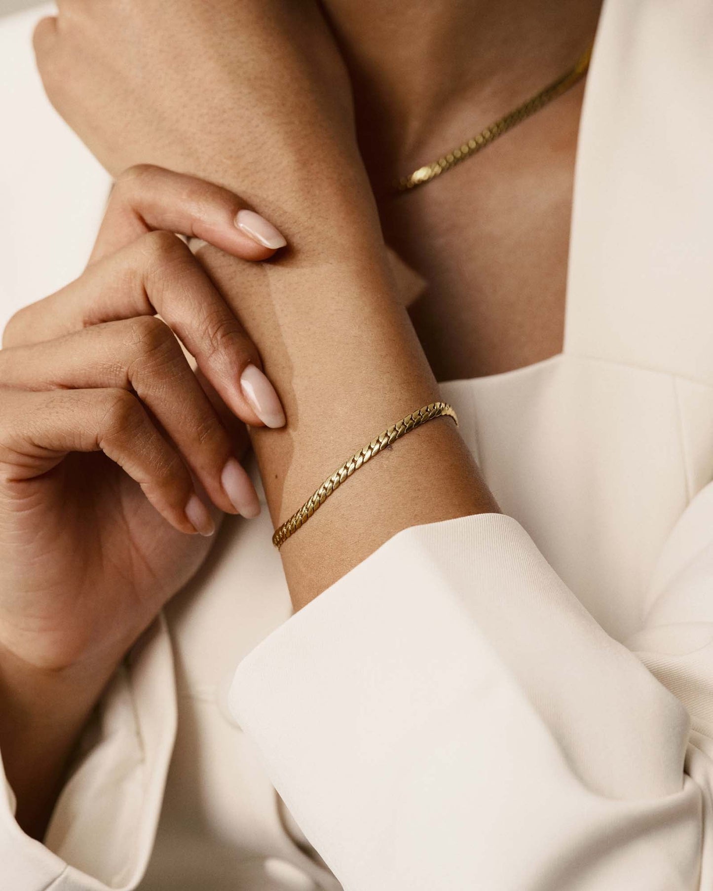 Serpentine Chain Gold Bracelet