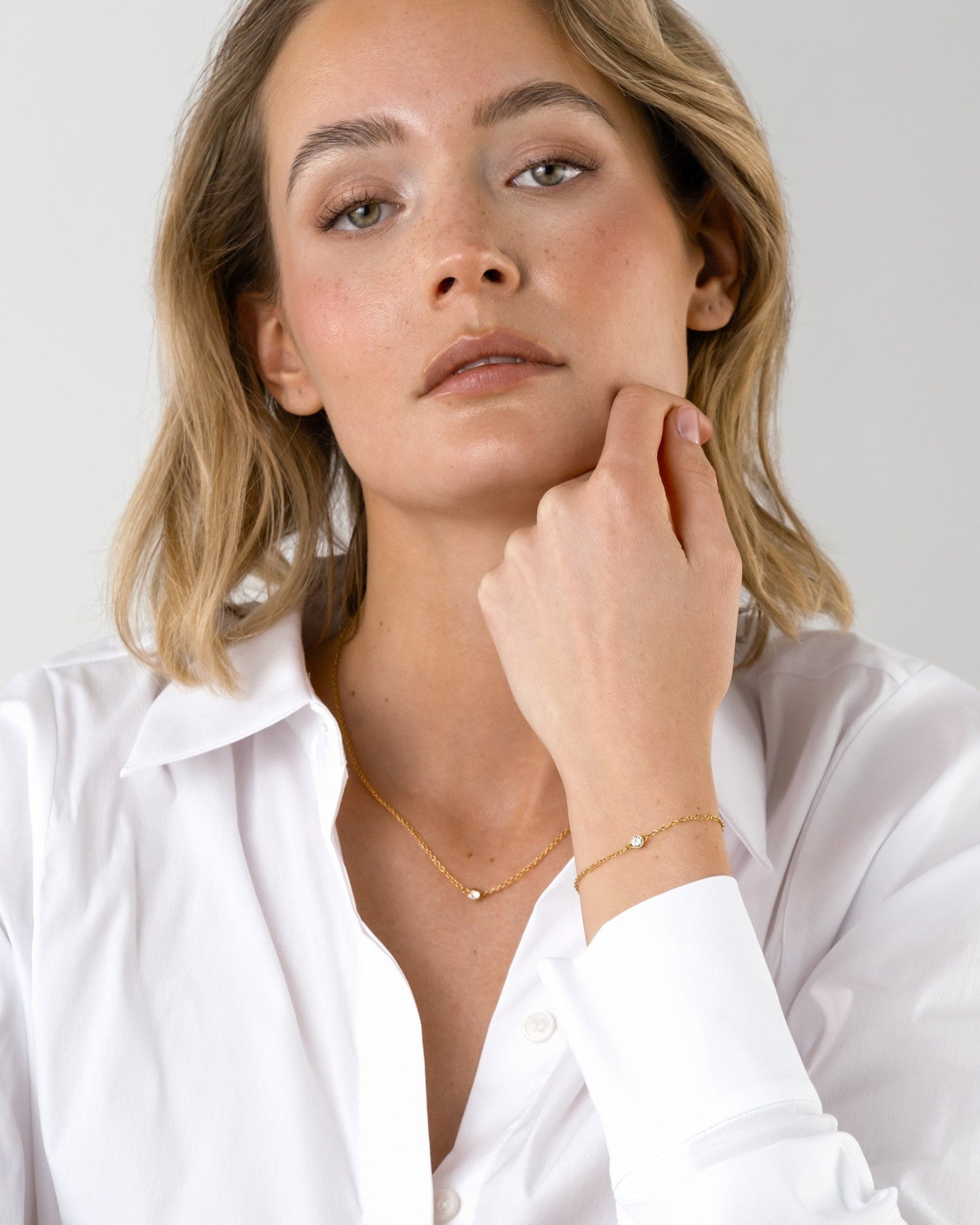 Thin diamond necklace