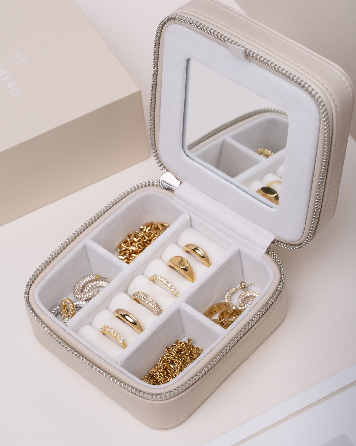 Gratis smykkeveske liten beige