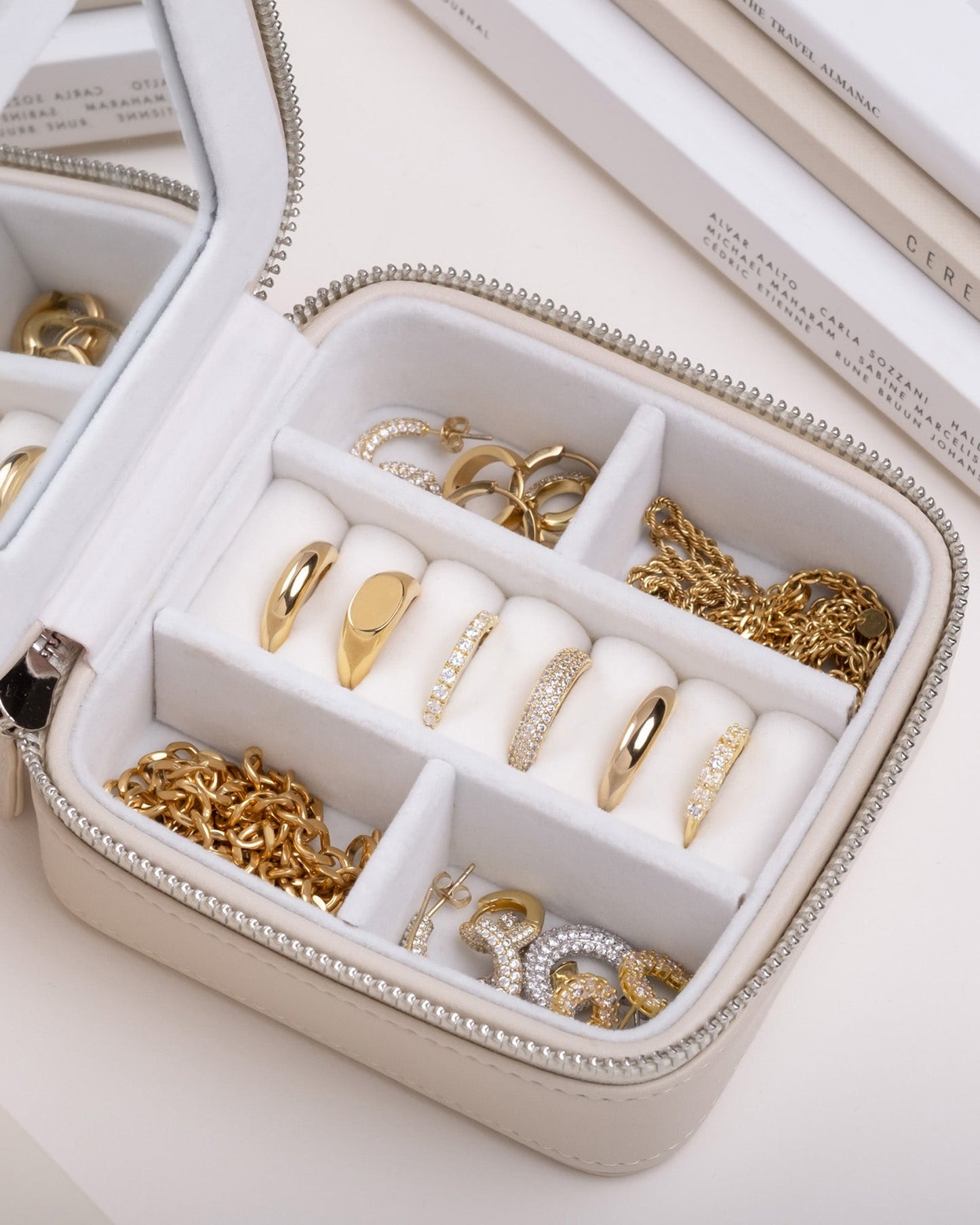 Gratis smykkeveske liten beige