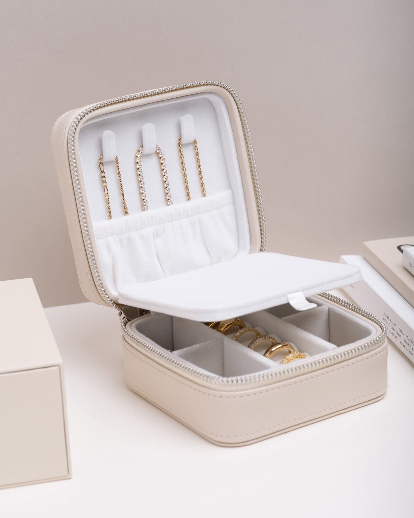 Gratis smykkeveske liten beige
