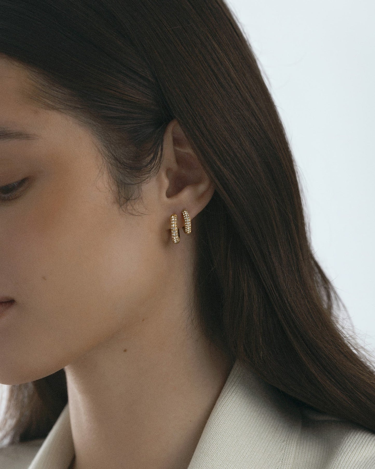 Pavé everyday medium gold hoops