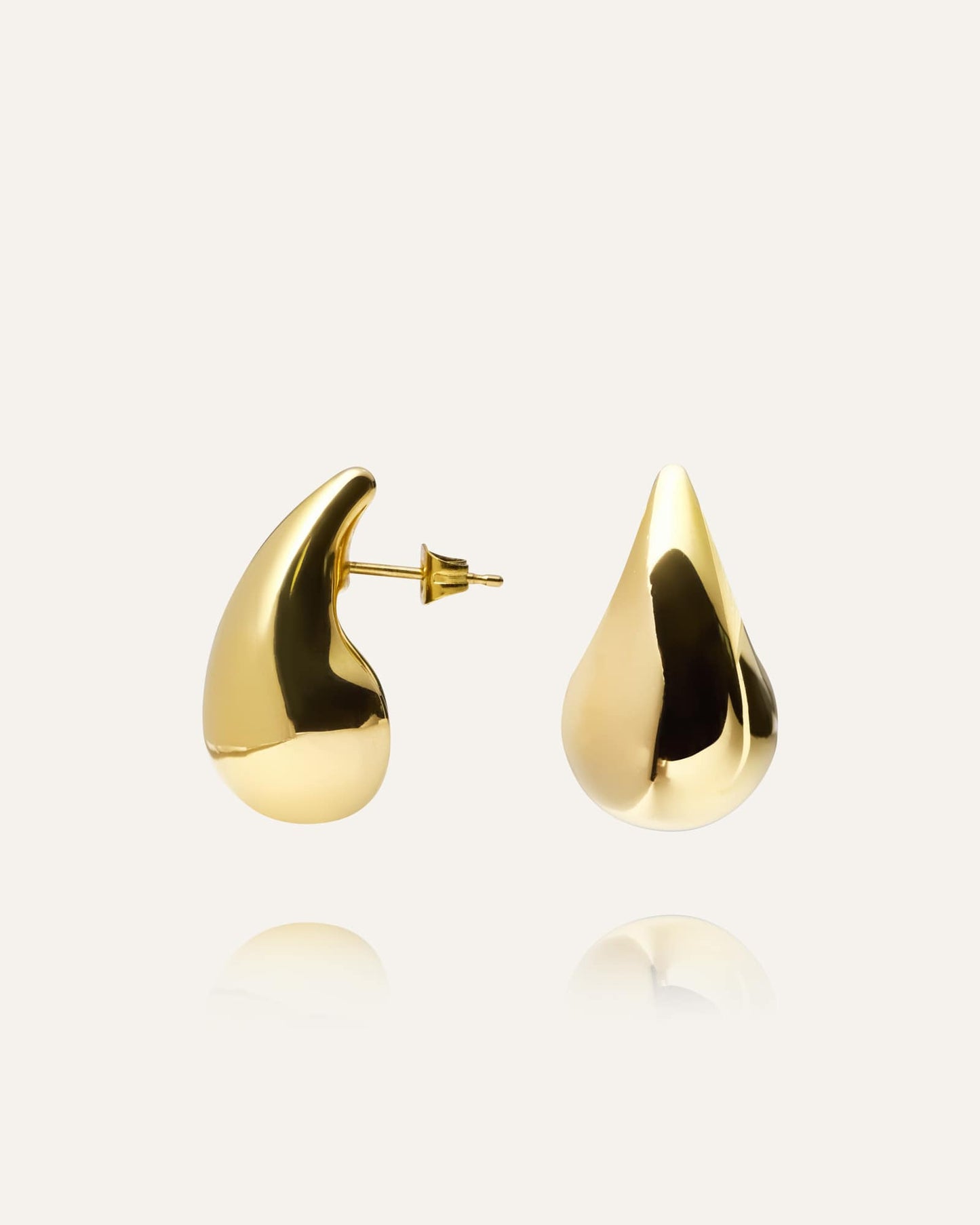 Plain daring small gold earring