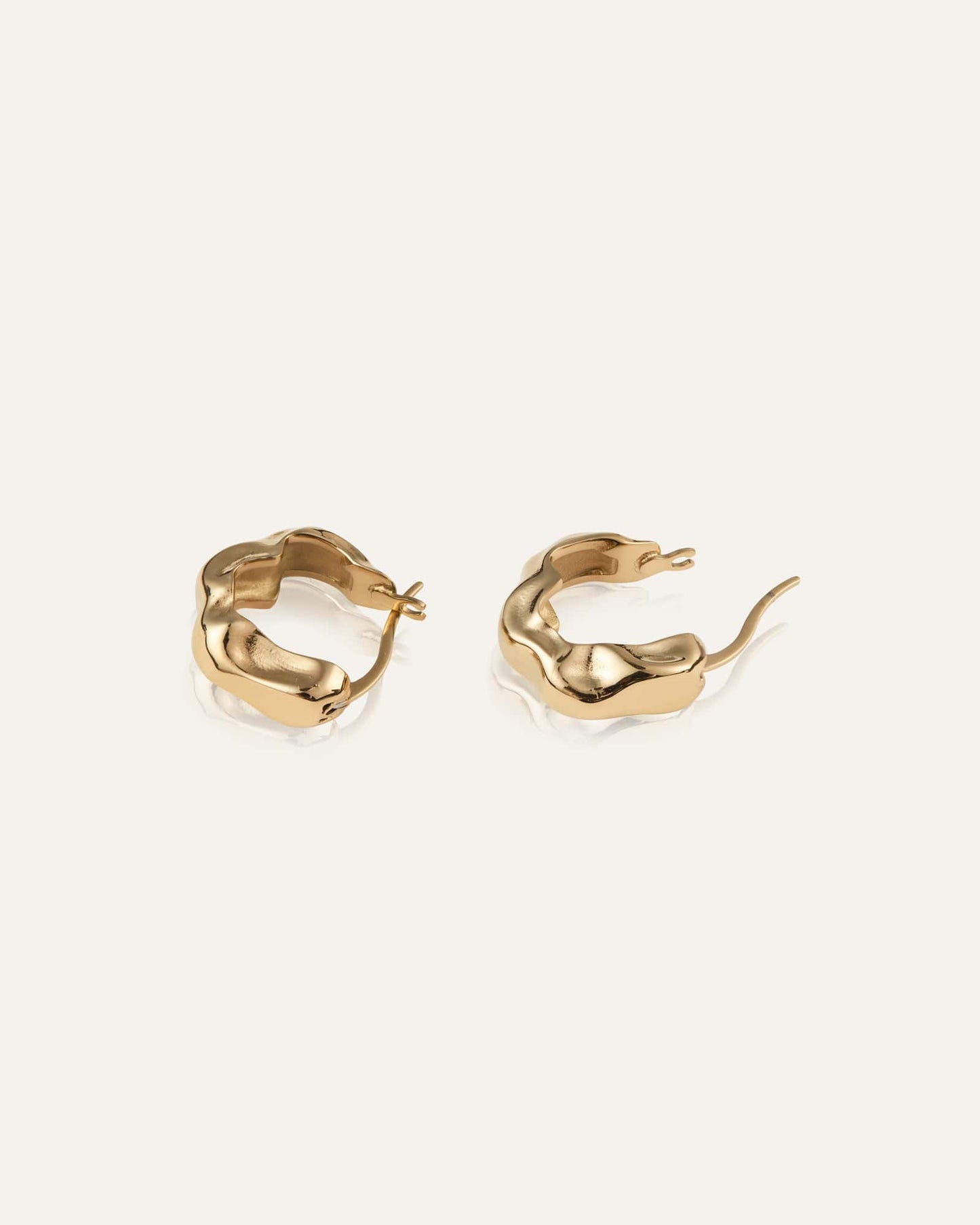 WAVY BOLDED SMALL GOLD HOOPS