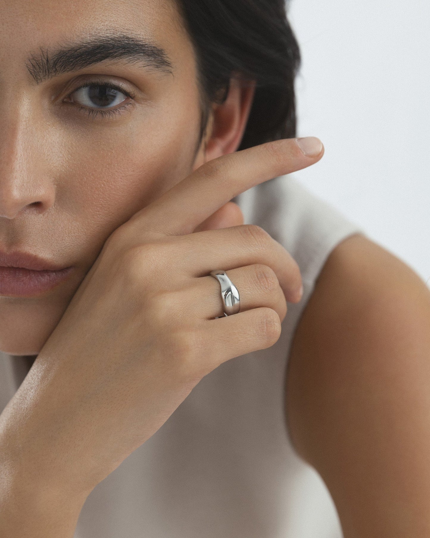 WAVY BOLDED RING