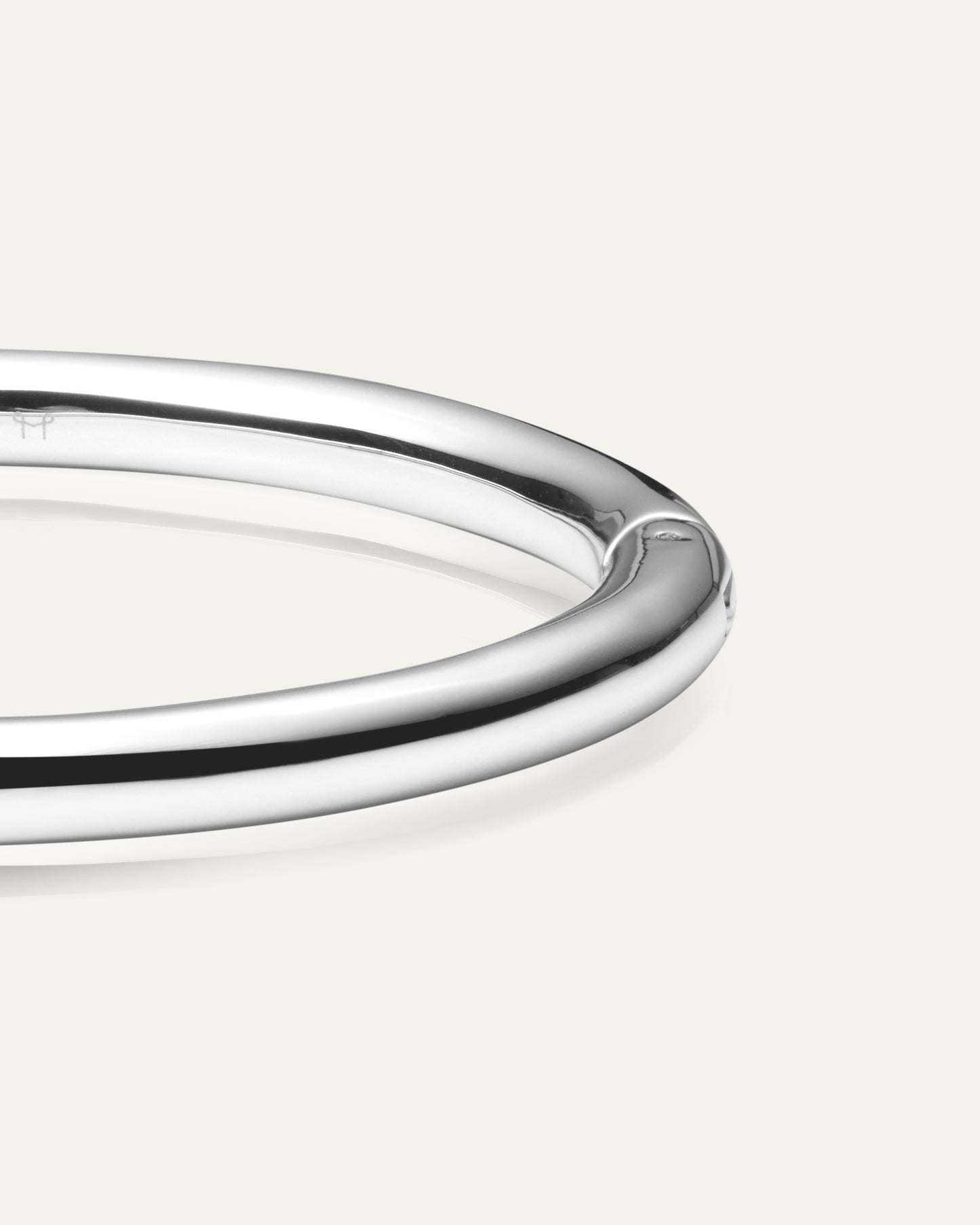 Aura Bold Silver Bangle